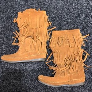 Minnetonka 3-Layer Fringe Boot